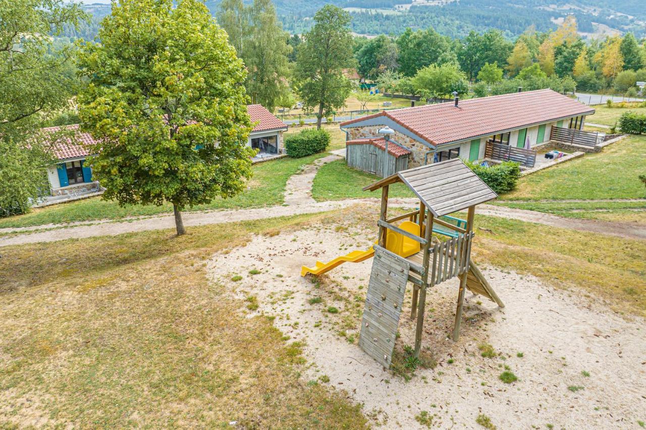Village de gîtes de la Forêt de Ganigal Le Malzieu-Ville Exterior foto