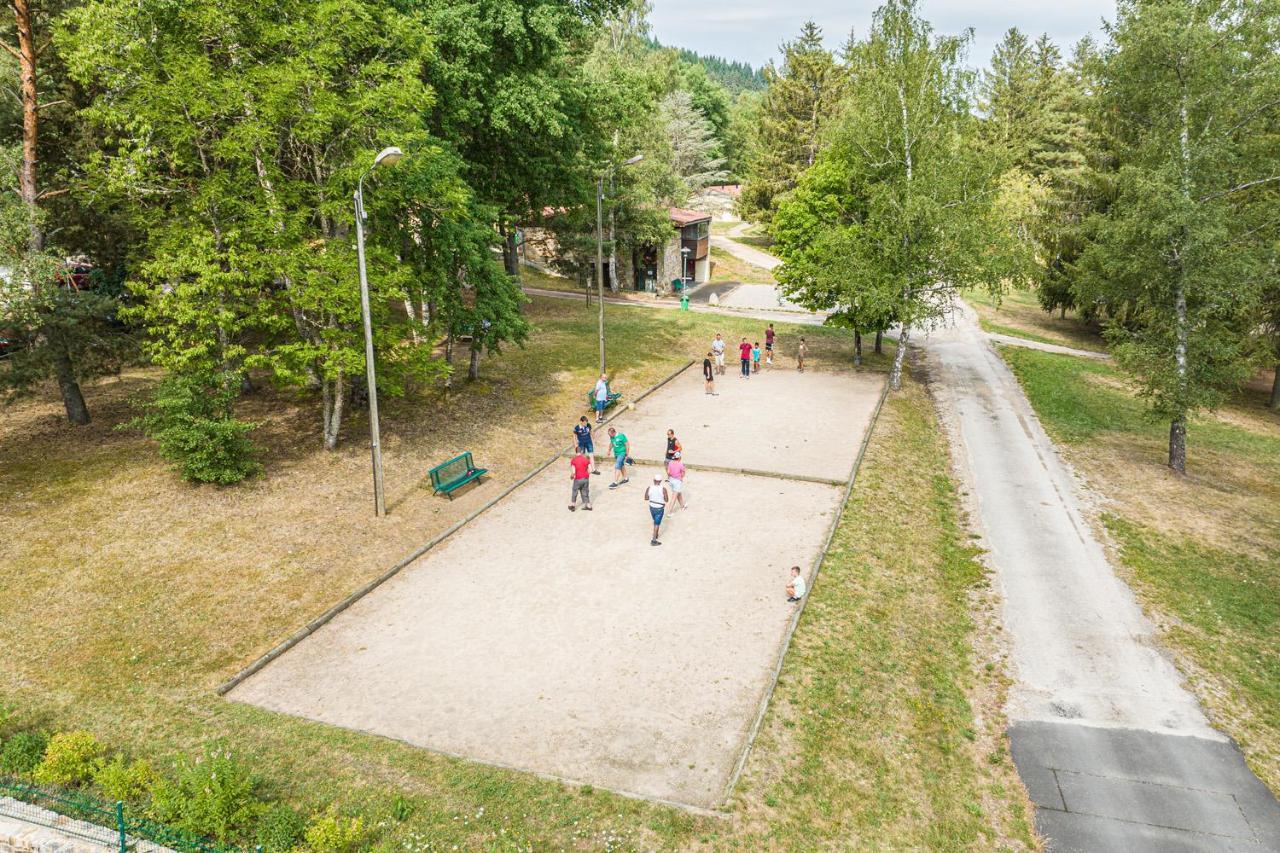 Village de gîtes de la Forêt de Ganigal Le Malzieu-Ville Exterior foto