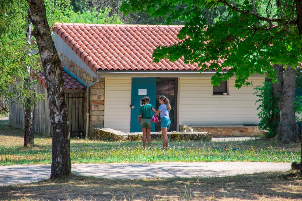 Village de gîtes de la Forêt de Ganigal Le Malzieu-Ville Exterior foto